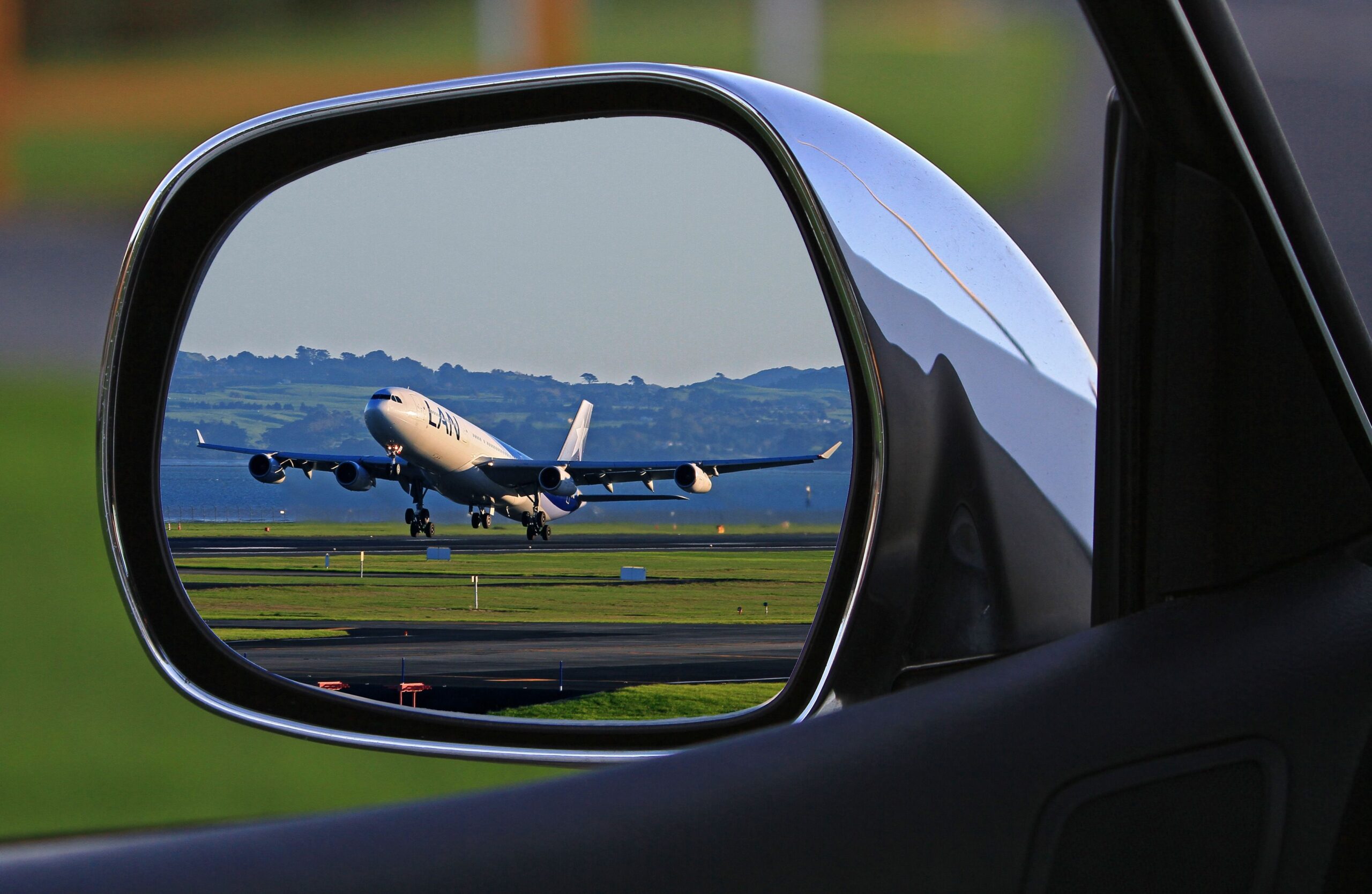 Premium delhi airport taxi service in India for airport pickup and drop