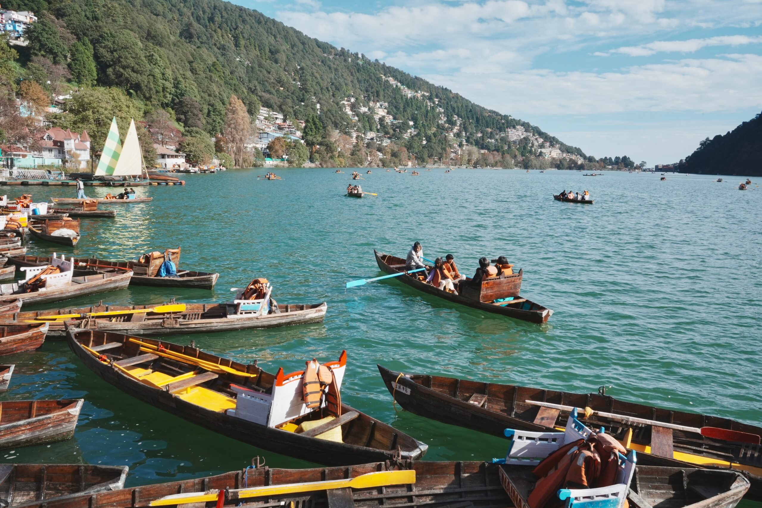 Delhi to Nainital Taxi Service