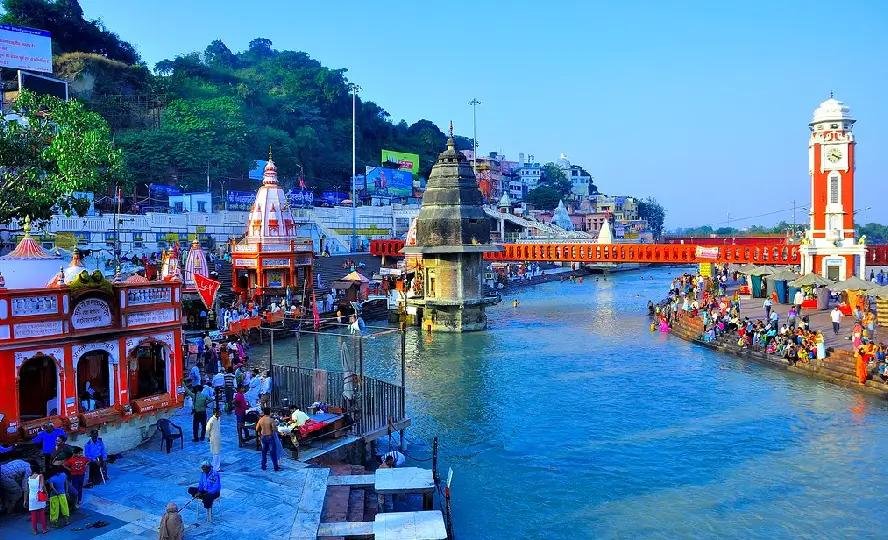 Haridwar Ganga ghat and riverside view in Uttarakhand for travellers arriving from Delhi by cab